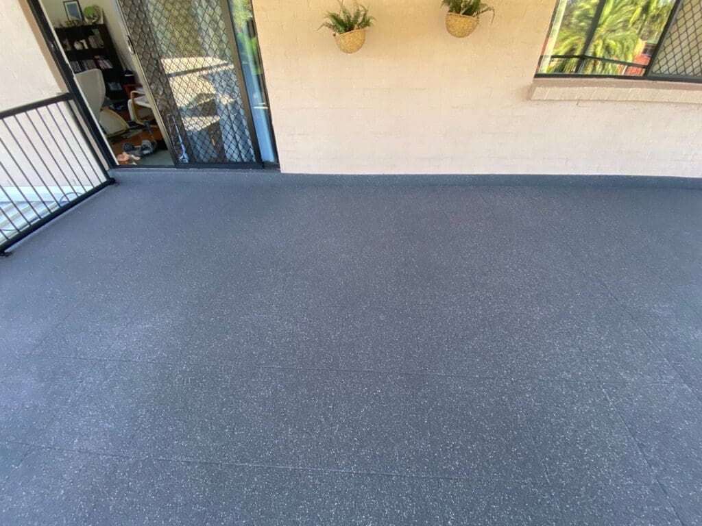 DECK & BALCONY After